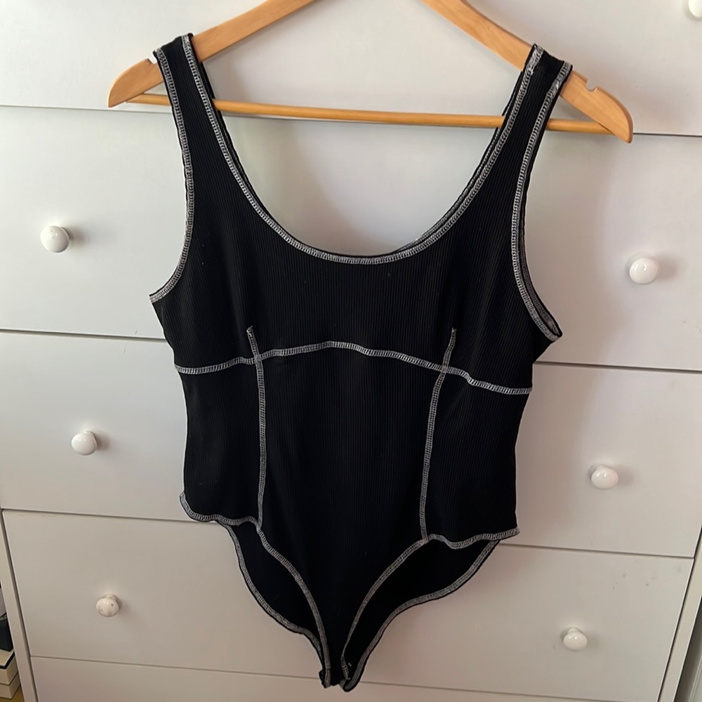 FOREVER 21 RIBBED CONTRAST STITCHED BODYSUIT